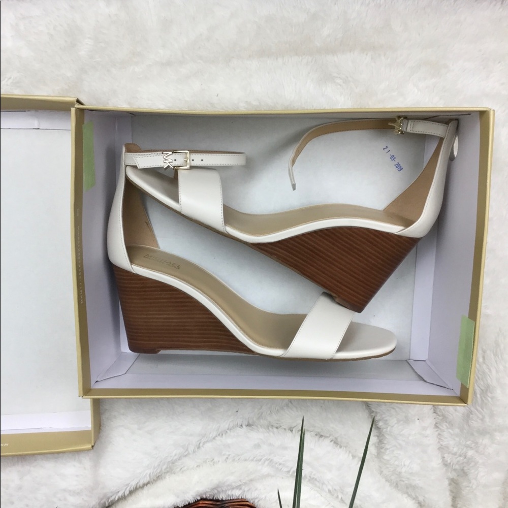 MICHAEL KORS LIGHT CREAM FIONA WEDGE HEEL - Picture 5 of 6